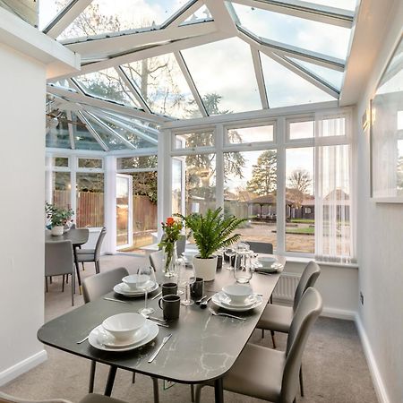 Robinswood House - A Beautiful Family Home Near The Cotswold Глостер Экстерьер фото