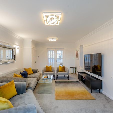 Robinswood House - A Beautiful Family Home Near The Cotswold Глостер Экстерьер фото