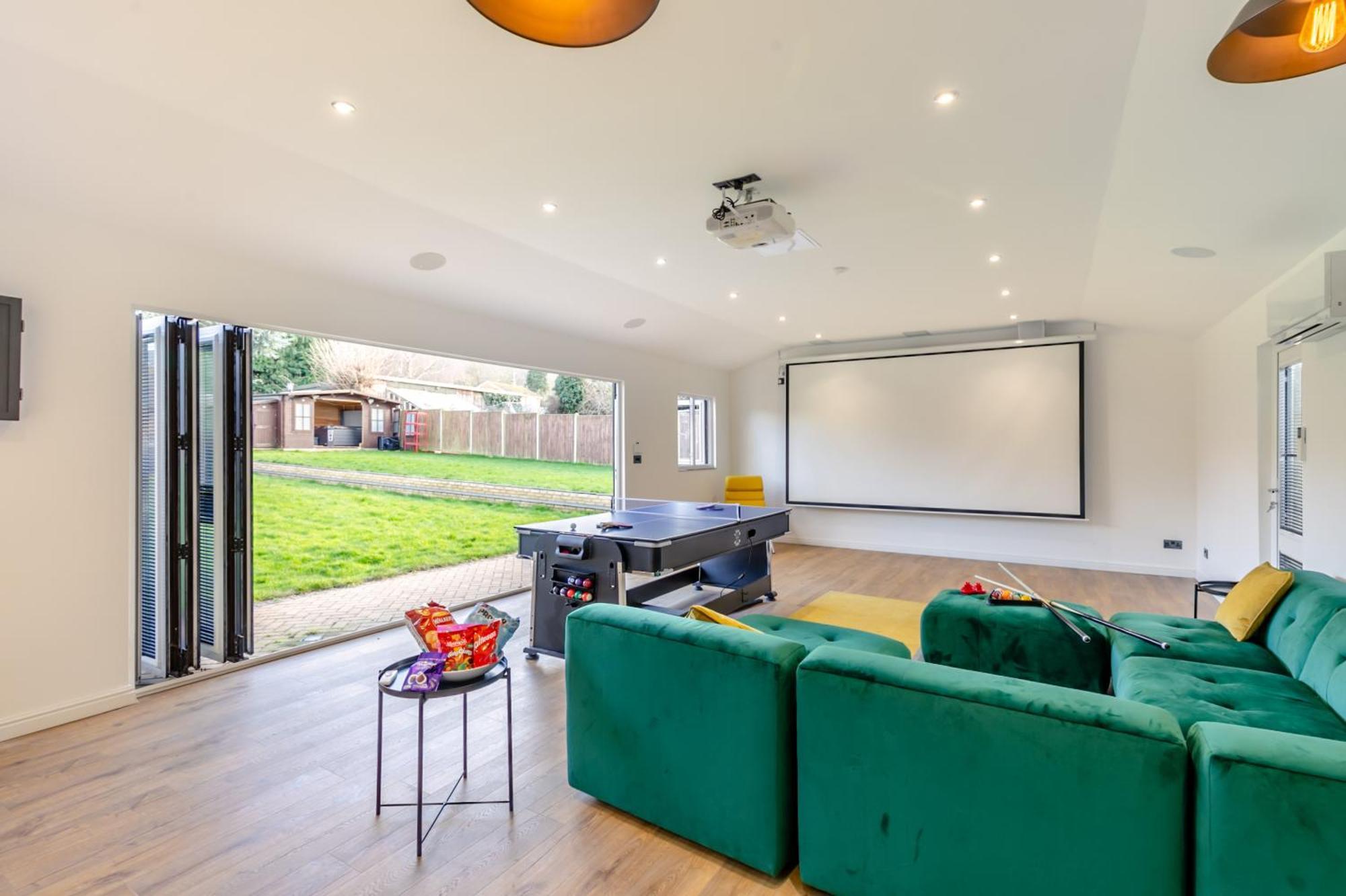 Robinswood House - A Beautiful Family Home Near The Cotswold Глостер Экстерьер фото