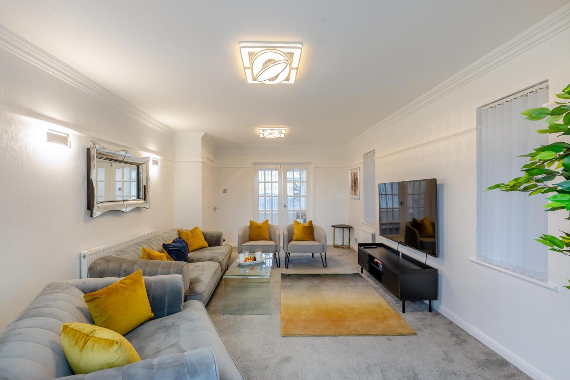 Robinswood House - A Beautiful Family Home Near The Cotswold Глостер Экстерьер фото