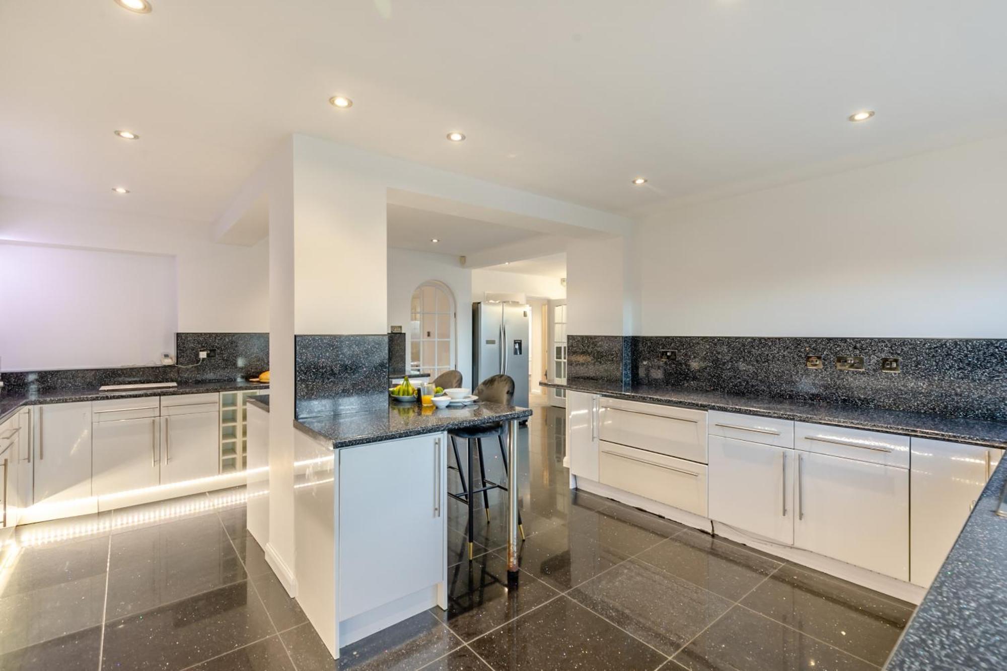 Robinswood House - A Beautiful Family Home Near The Cotswold Глостер Экстерьер фото