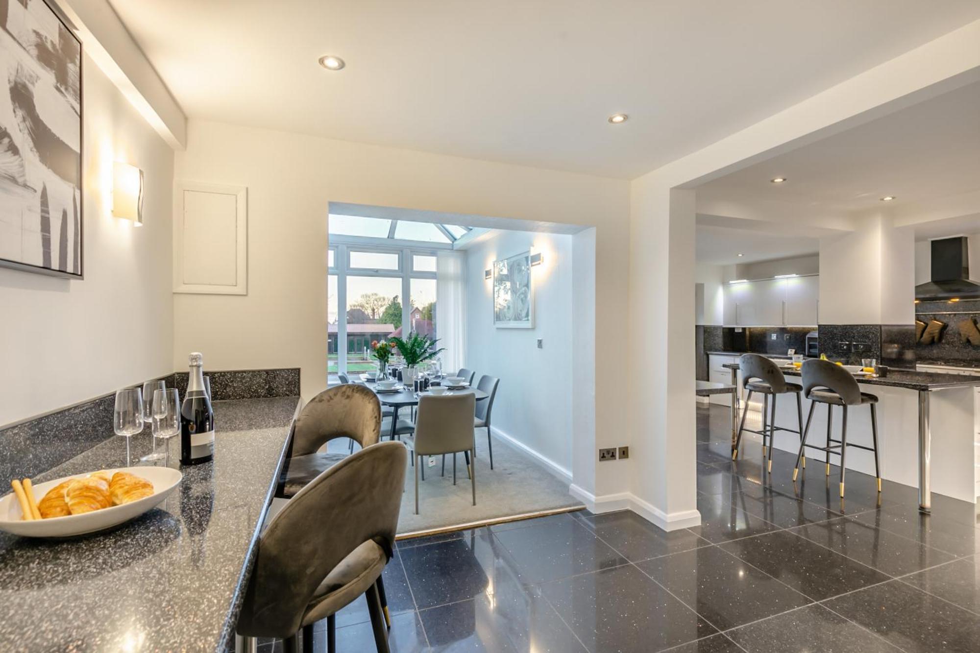 Robinswood House - A Beautiful Family Home Near The Cotswold Глостер Экстерьер фото