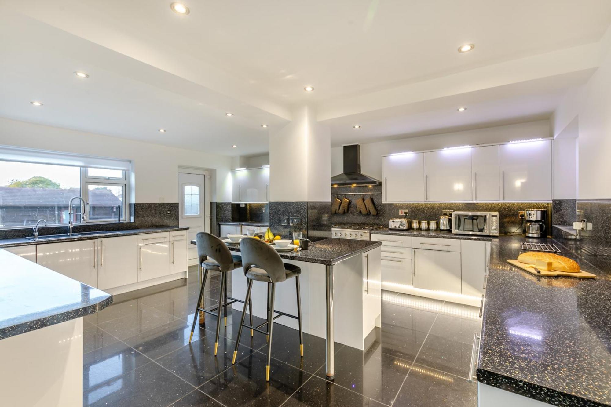 Robinswood House - A Beautiful Family Home Near The Cotswold Глостер Экстерьер фото