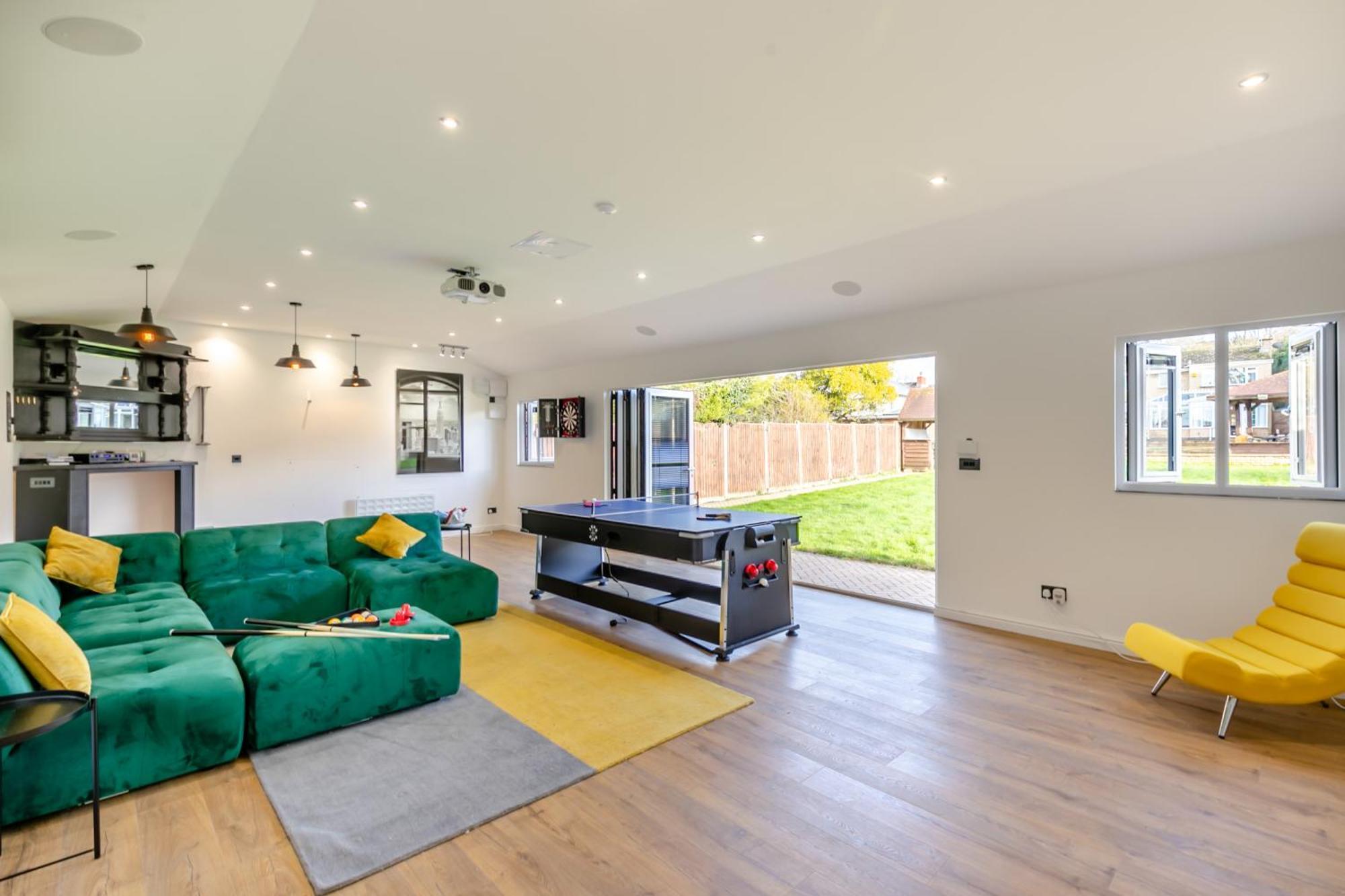 Robinswood House - A Beautiful Family Home Near The Cotswold Глостер Экстерьер фото