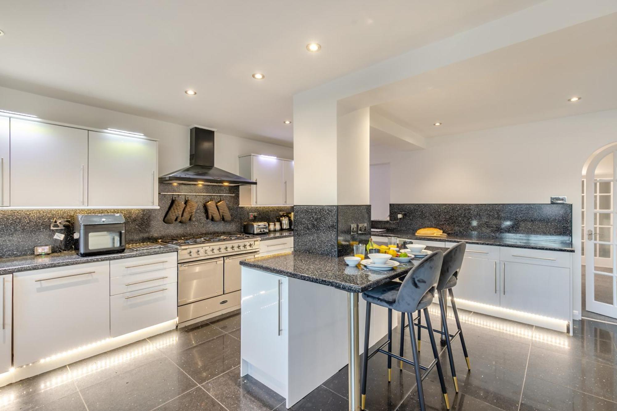 Robinswood House - A Beautiful Family Home Near The Cotswold Глостер Экстерьер фото